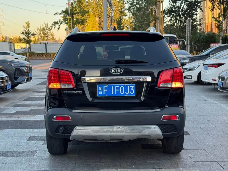 Kia Sorento — фото 5