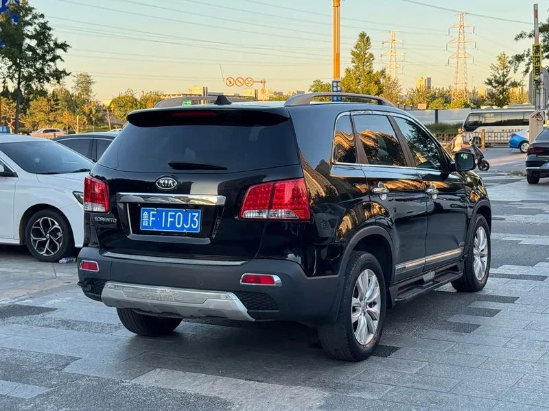 Kia Sorento — фото 6