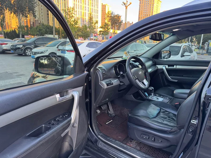 Kia Sorento — фото 7