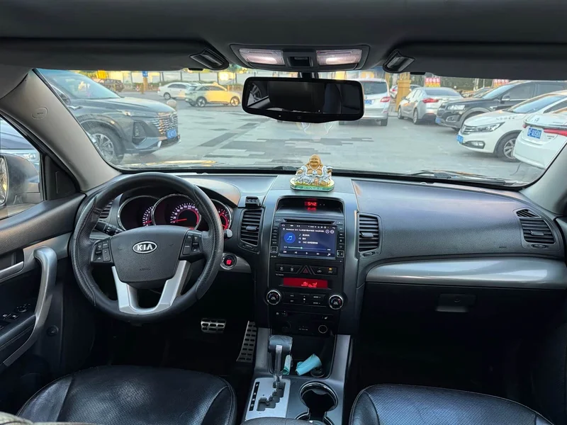Kia Sorento — фото 9