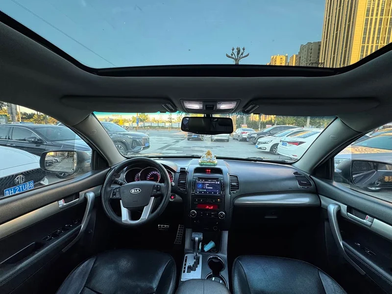 Kia Sorento — фото 10