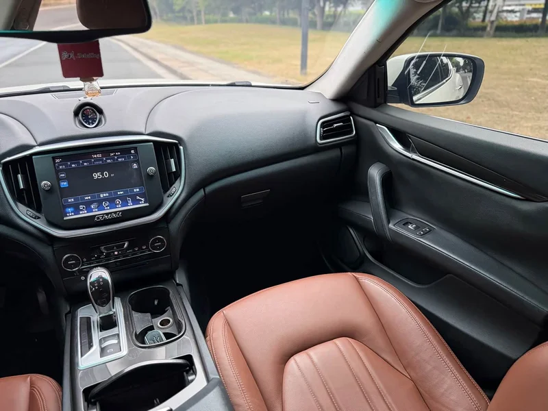 Maserati Ghibli — фото 10