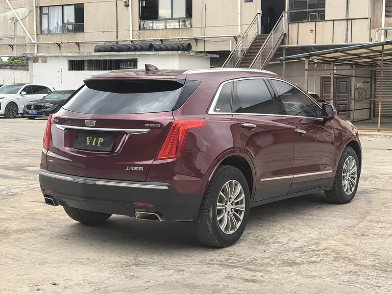 Cadillac XT5 — фото 11