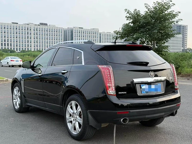 Cadillac SRX — фото 4
