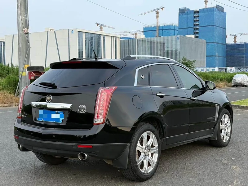 Cadillac SRX — фото 5