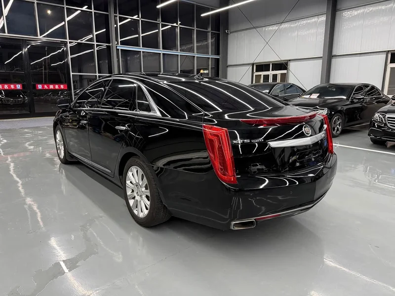 Cadillac XTS — фото 14