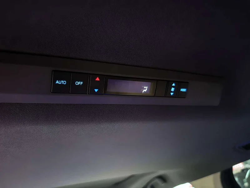 Toyota Sienna — фото 14