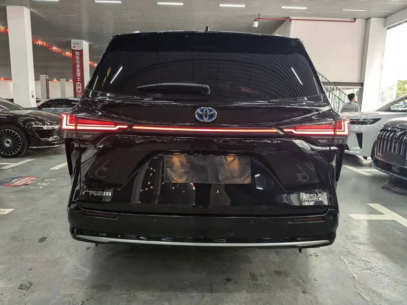 Toyota Sienna — фото 20