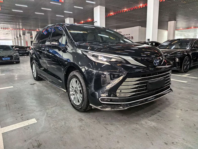 Toyota Sienna — фото 3