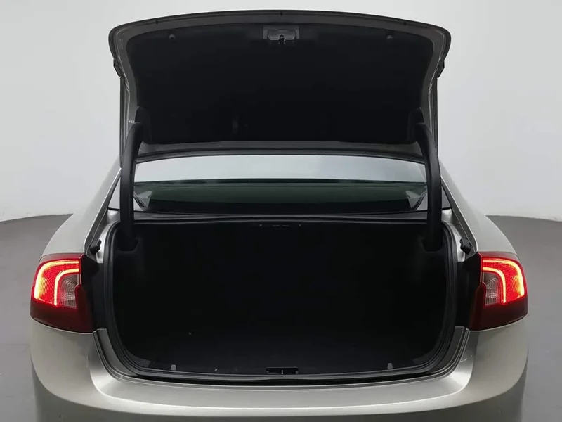 Volvo S60 — фото 16
