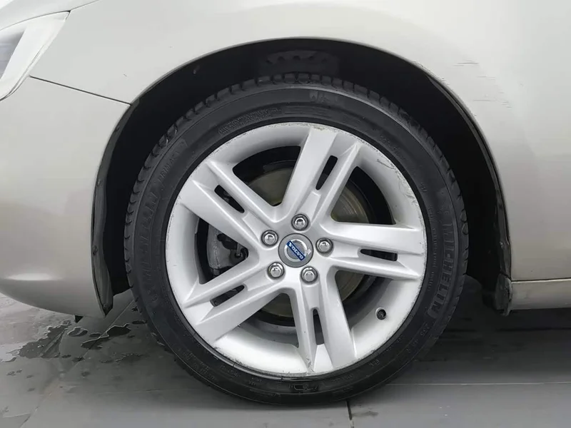 Volvo S60 — фото 17
