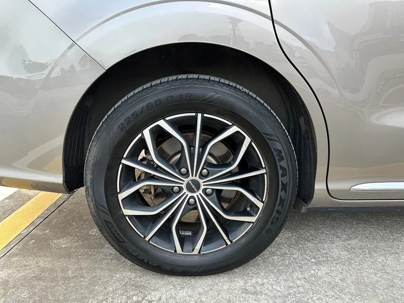 Roewe iMAX8 New Energy — фото 12