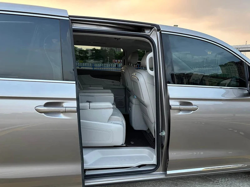 Roewe iMAX8 New Energy — фото 15