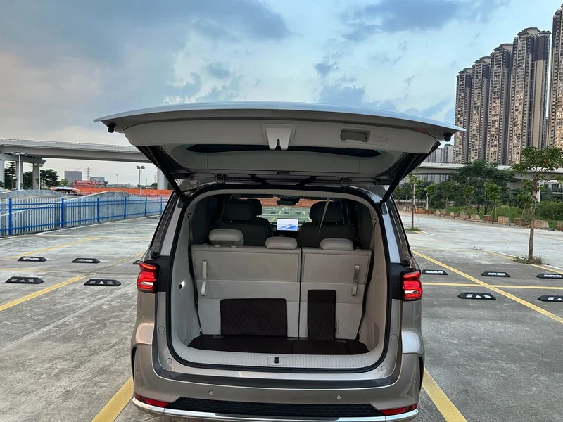 Roewe iMAX8 New Energy — фото 18