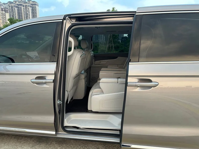 Roewe iMAX8 New Energy — фото 21