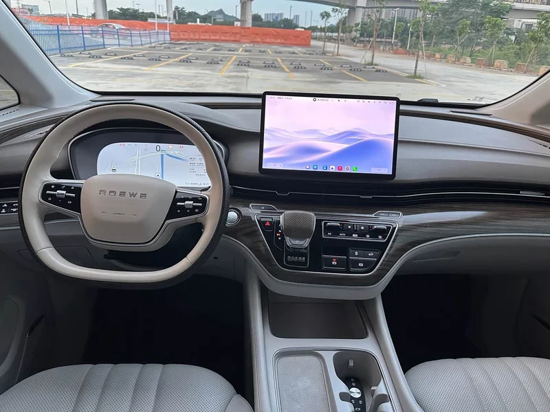 Roewe iMAX8 New Energy — фото 26