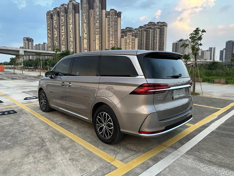 Roewe iMAX8 New Energy — фото 7