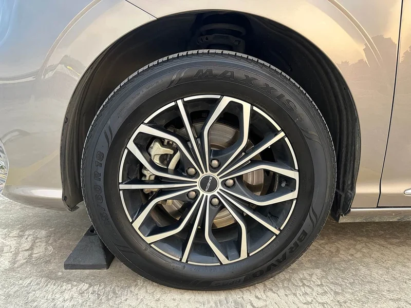 Roewe iMAX8 New Energy — фото 10