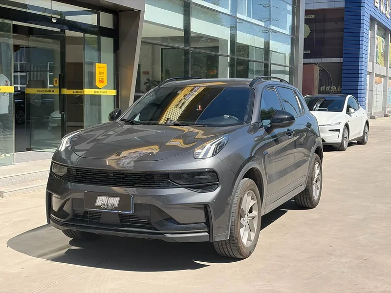 Lynk & Co 01