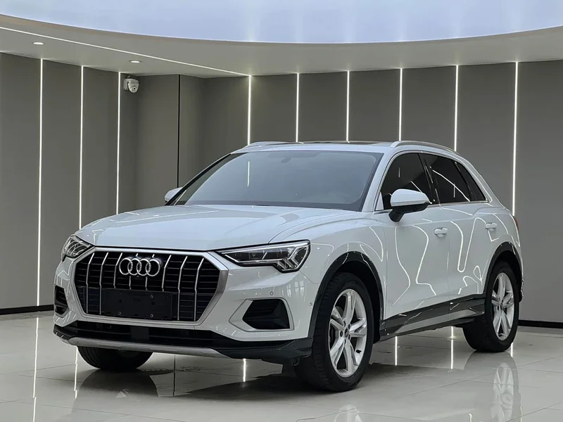 Audi Q3 — фото 1