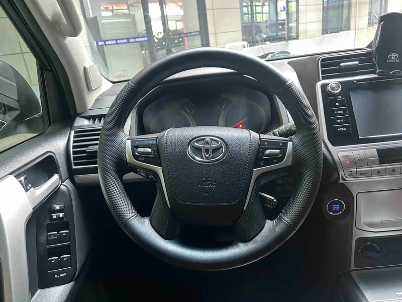 Toyota Prado — фото 12