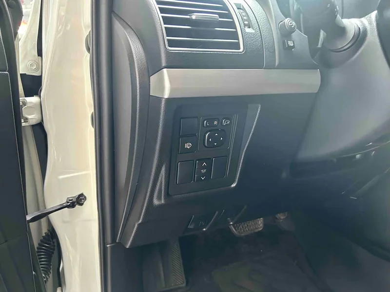 Toyota Prado — фото 15