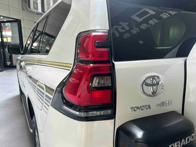 Toyota Prado — фото 4