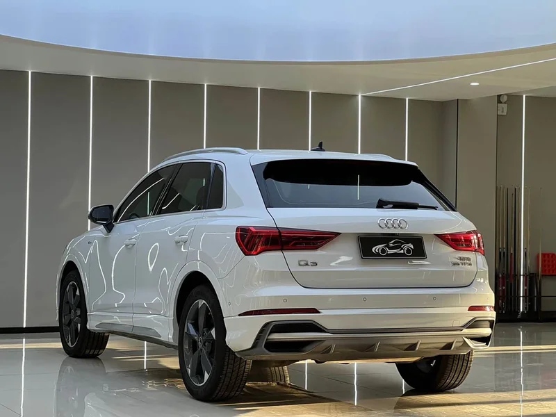 Audi Q3 — фото 18