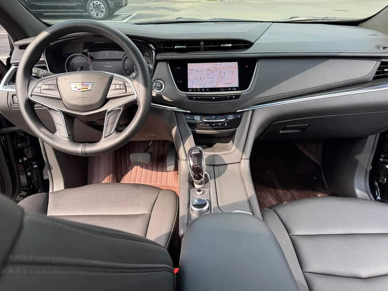 Cadillac XT5 — фото 11