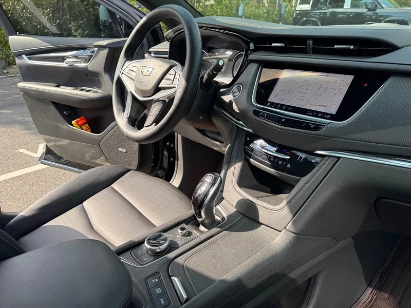 Cadillac XT5 — фото 15