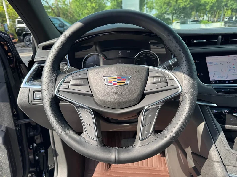 Cadillac XT5 — фото 8