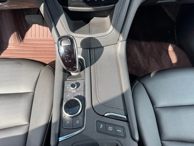 Cadillac XT5 — фото 10