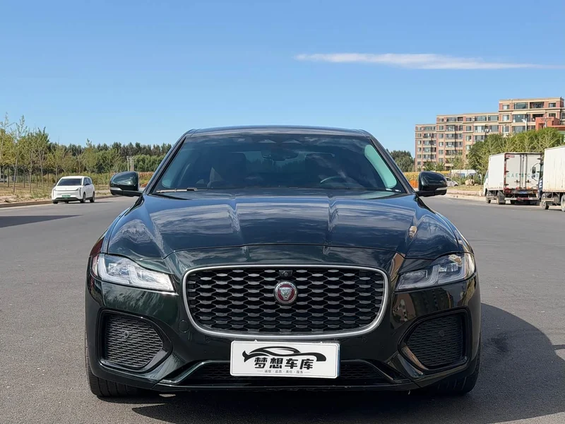 Jaguar XFL — фото 1