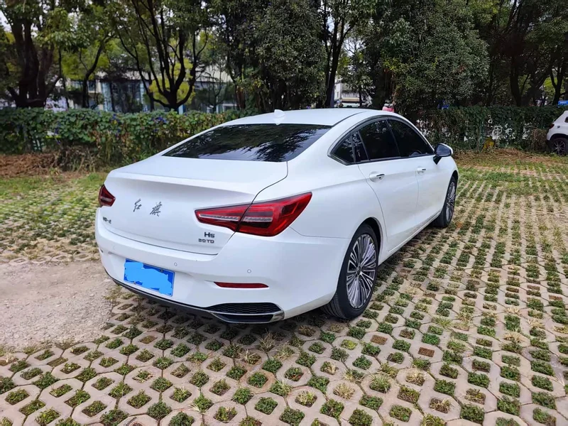 Hongqi H5 — фото 14