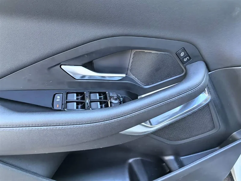 Jaguar E-PACE — фото 14