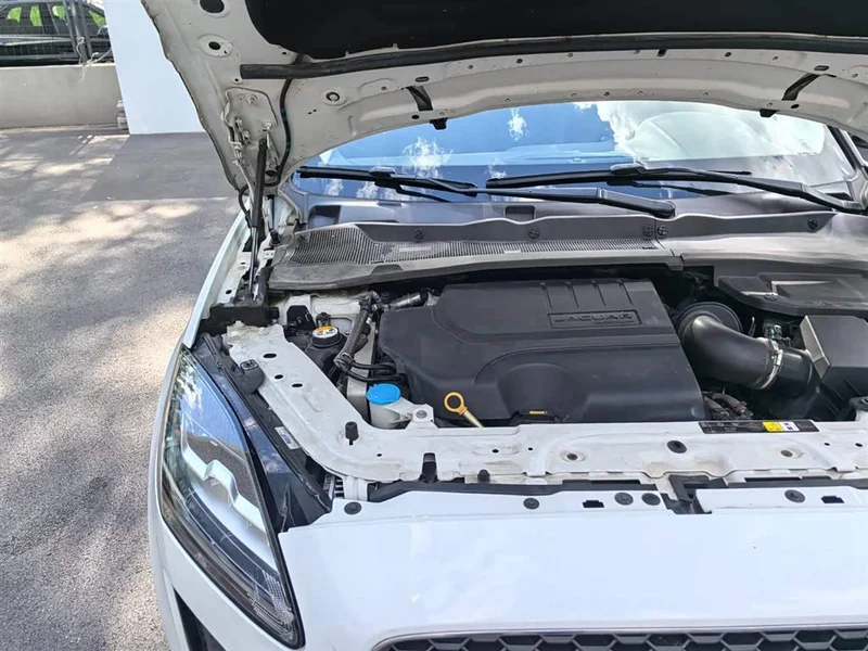 Jaguar E-PACE — фото 19