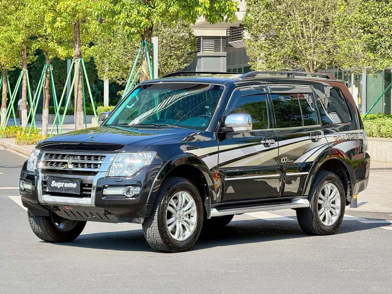 Mitsubishi Pajero (Imported) — фото 1