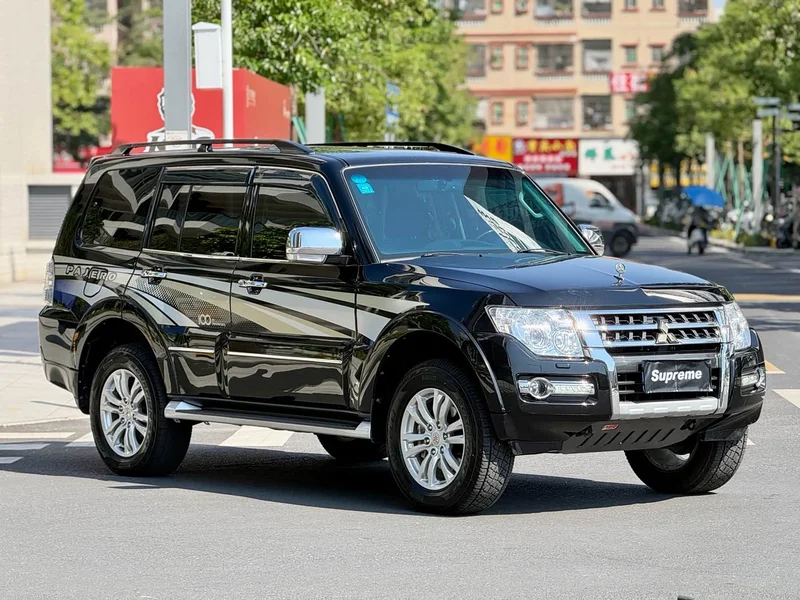 Mitsubishi Pajero (Imported) — фото 3