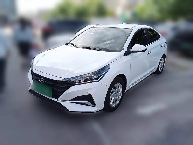 Hyundai Solaris — фото 1