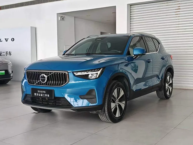 Volvo XC40 — фото 1