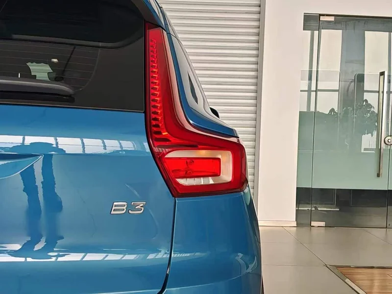 Volvo XC40 — фото 19
