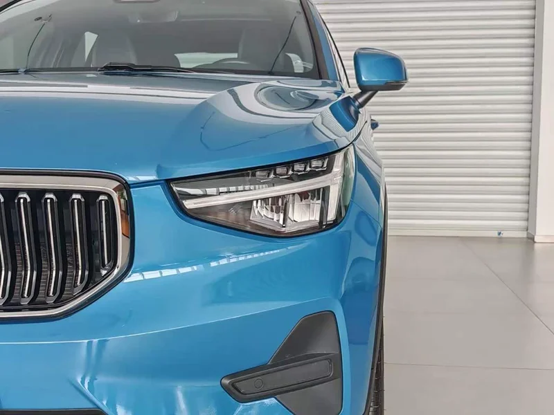 Volvo XC40 — фото 4