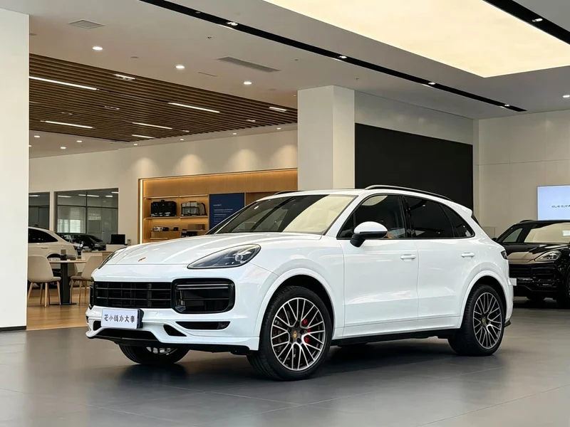 Porsche Cayenne — фото 1