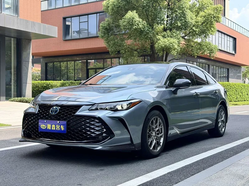 Toyota Avalon — фото 1