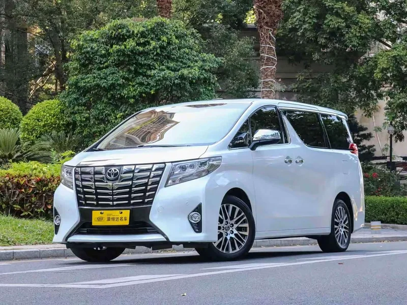 Toyota Alphard — фото 1