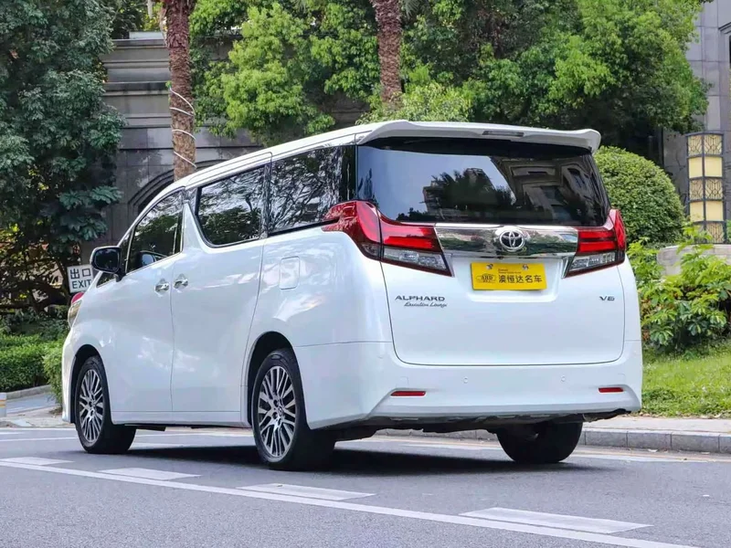 Toyota Alphard — фото 14