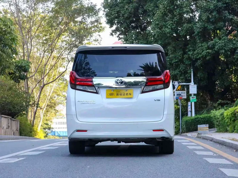 Toyota Alphard — фото 15