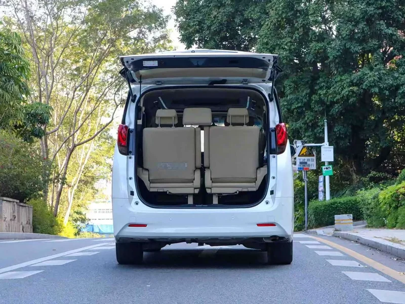 Toyota Alphard — фото 16