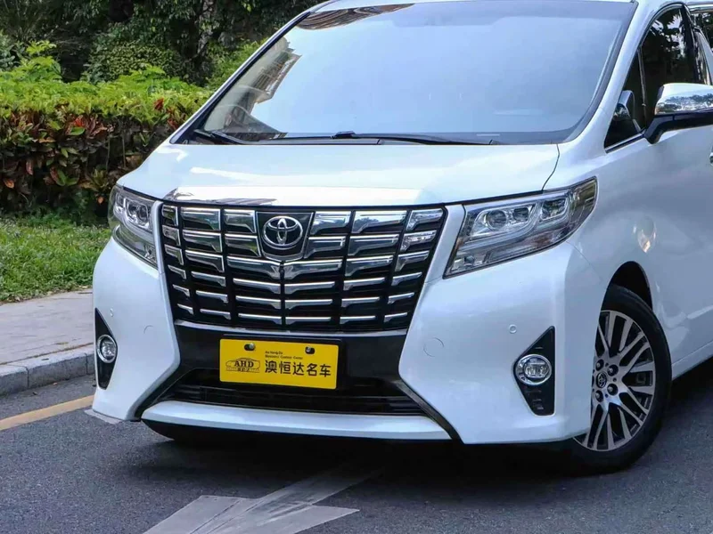 Toyota Alphard — фото 2