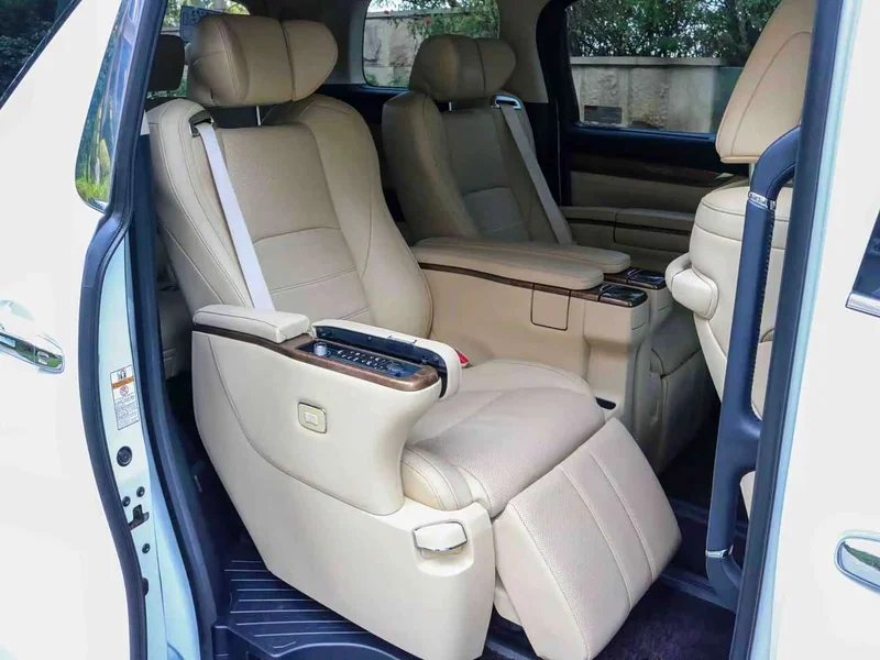 Toyota Alphard — фото 8